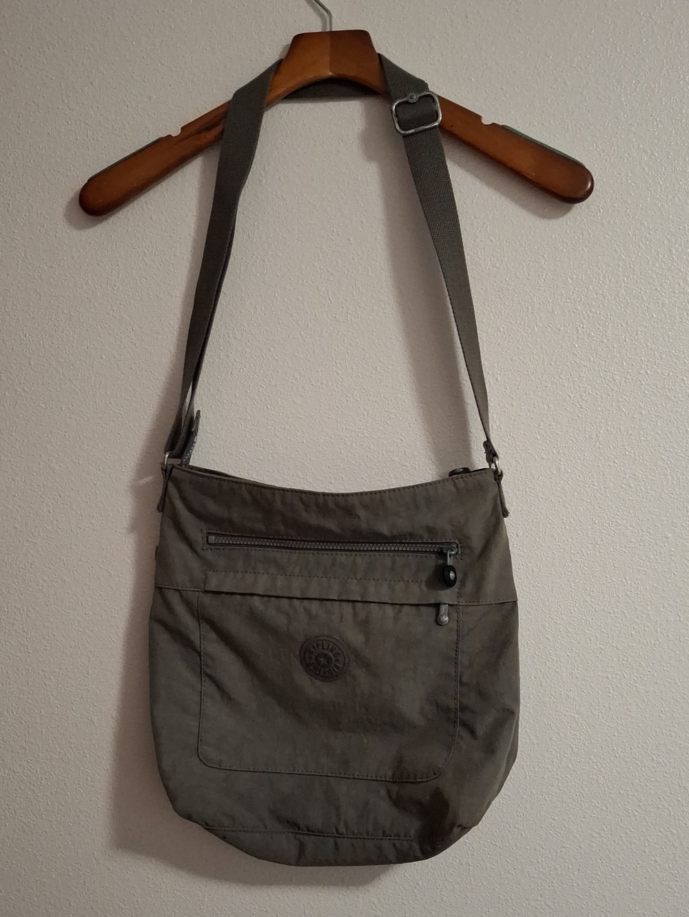 Kipling Nylon Metallic Gunmetal Gray Zip Crossbody Shoulder Bag Medium